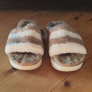 Koolaburra By UGG Tan and Cream Fuzzy Slippers Size 9